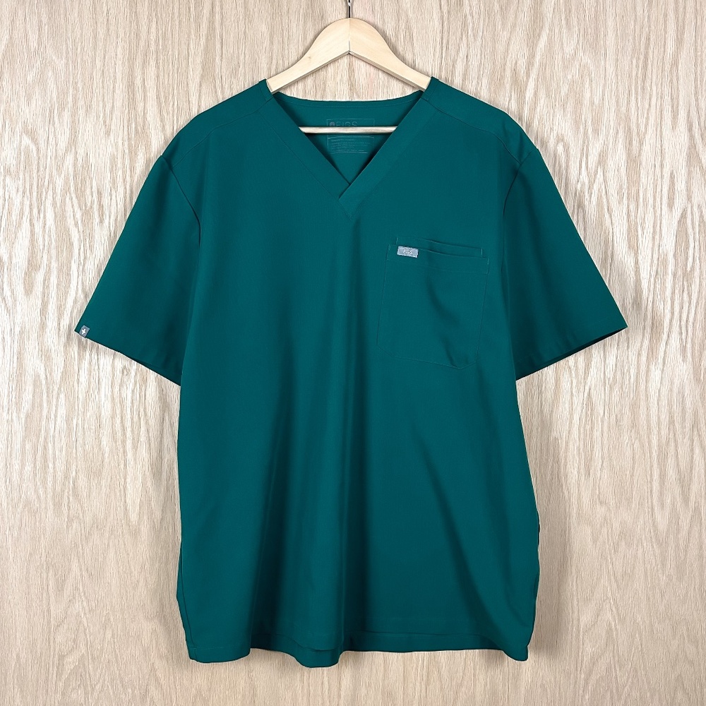 FIGS Leon Scrub Top in Hunter Green